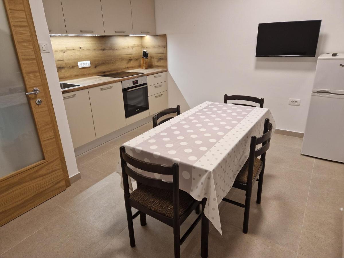 Apartments Cerovic Малинска Экстерьер фото