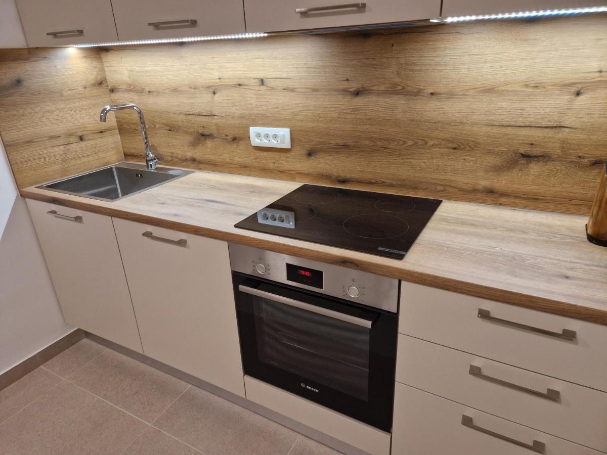 Apartments Cerovic Малинска Экстерьер фото