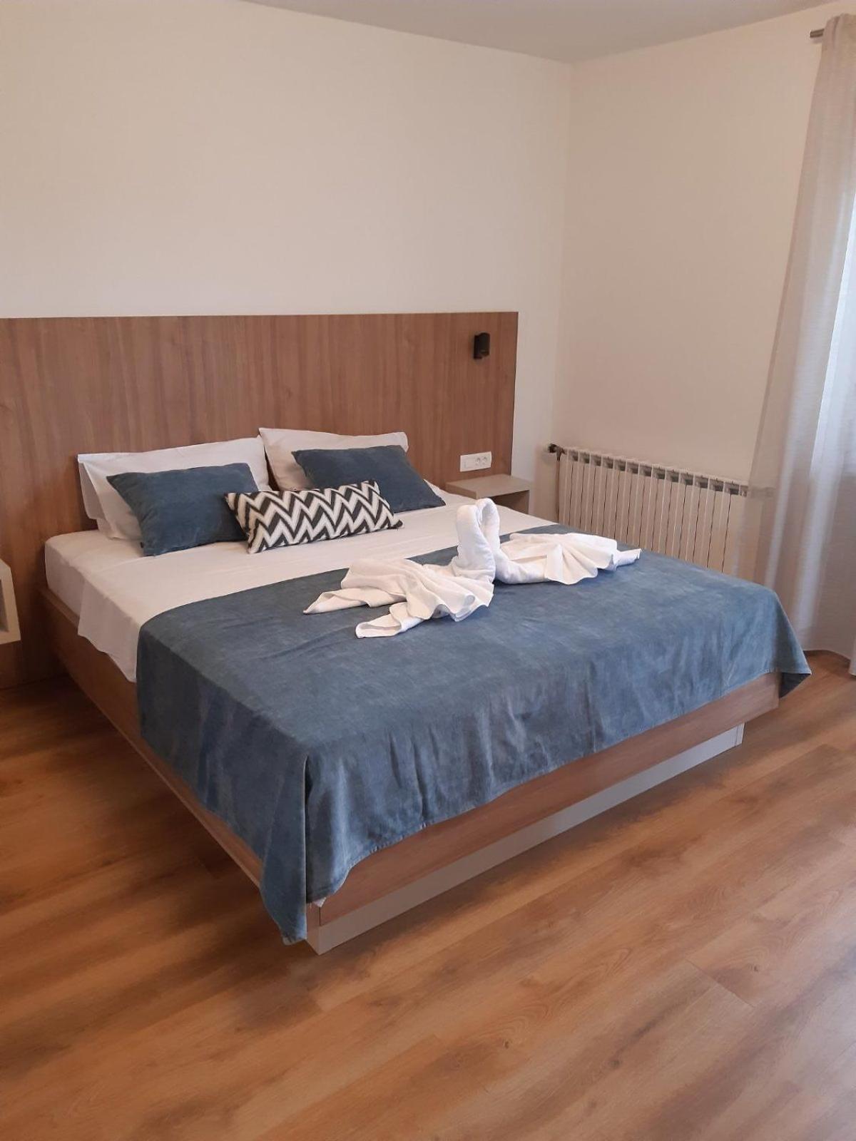 Apartments Cerovic Малинска Экстерьер фото