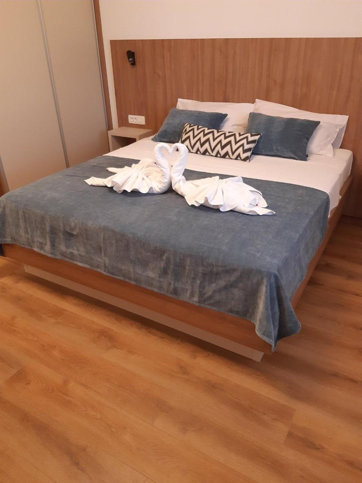 Apartments Cerovic Малинска Экстерьер фото