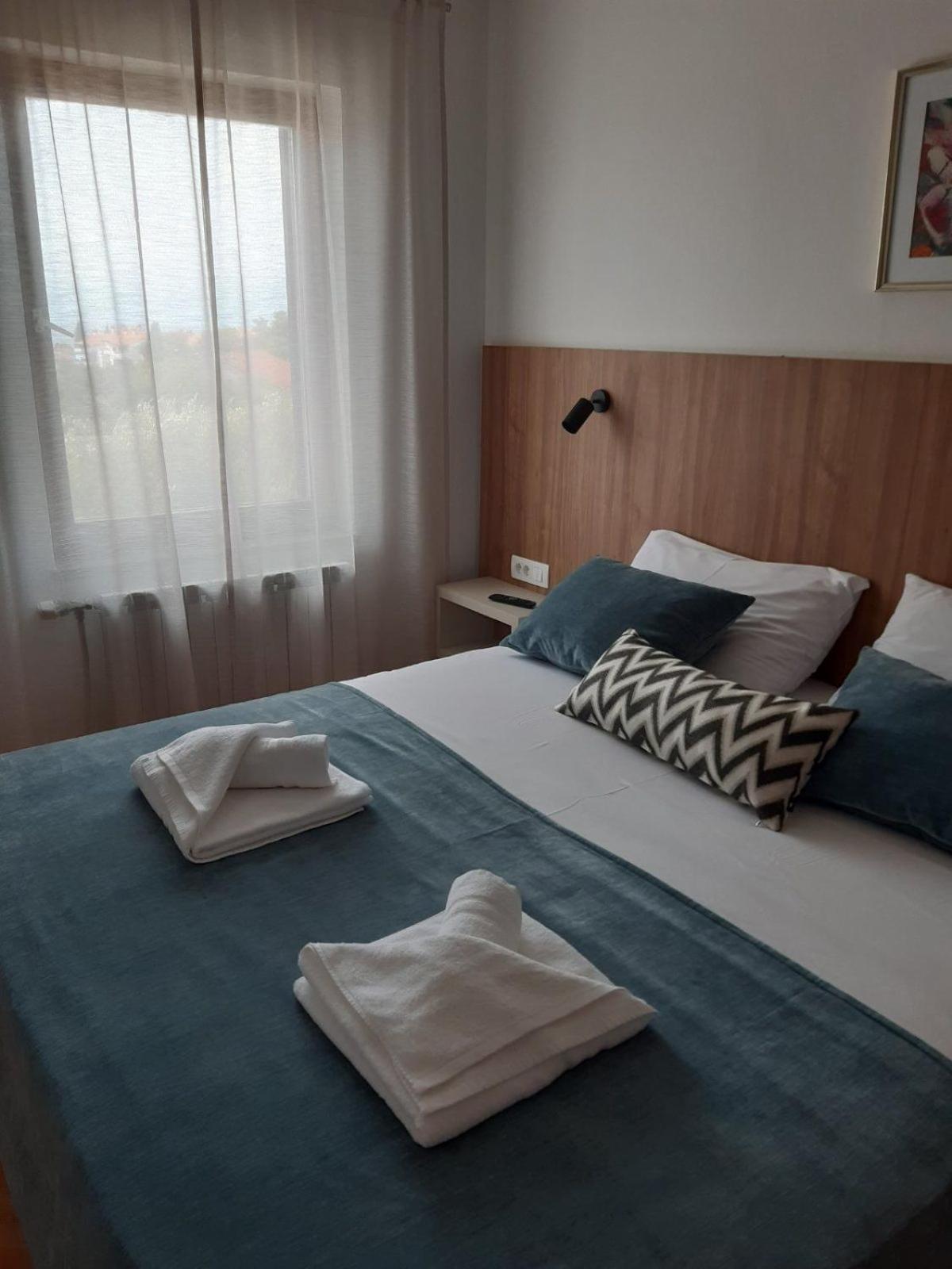Apartments Cerovic Малинска Экстерьер фото